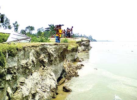 A view of river erosion at Enayetpur of Sirajganj District. 	photo: Observer 