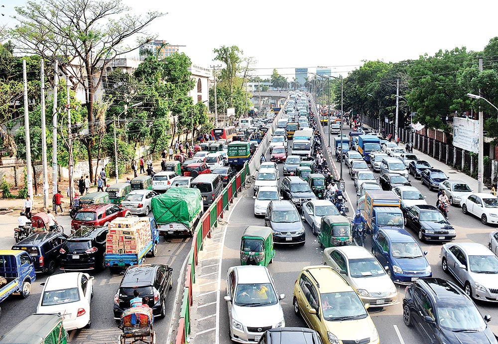 Nagging traffic jam paralyses city