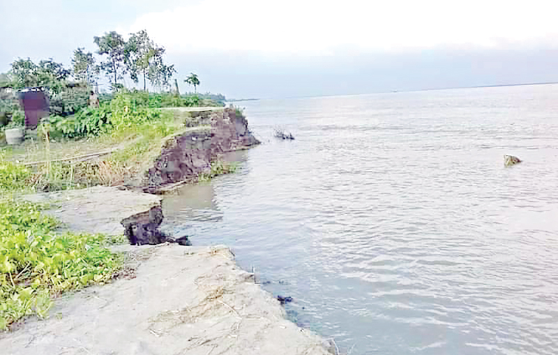 The photo shows erosion by the Jamuna River in Sirajganj. 	photo: observer