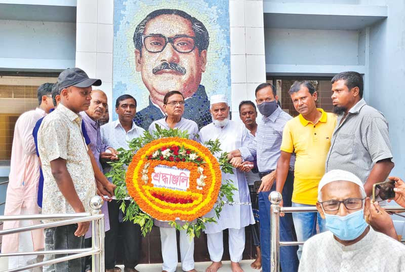 Wreath being placed on the portrait of Bangabandhu Sheikh Mujibur Rahman in Dhamoirhat Upazila of Naogaon on Tuesday to mark the 52nd founding anniversary of Jatiya Sramik League.	photo: observer