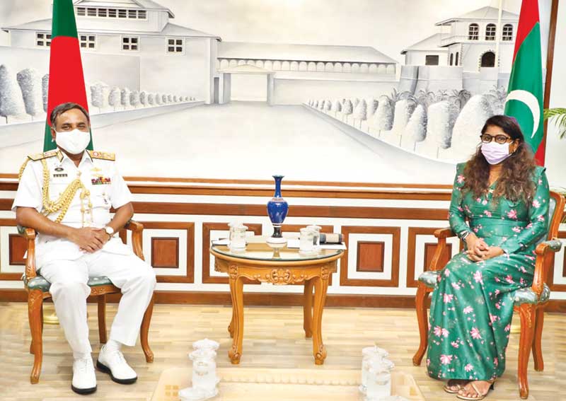 Chief of Naval Staff Admiral M Shaheen Iqbal paid a courtesy call on Maldives Defence Minister Mariya Didi at the latter's office recently.	photo : ISPR