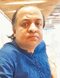 Hamiduzzaman Khan, a modern sculptor and abstract expressionist painter