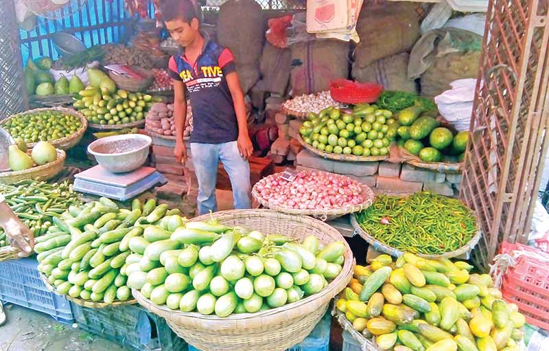 A kitchen shop in Gangni Bazar.	photo: observer