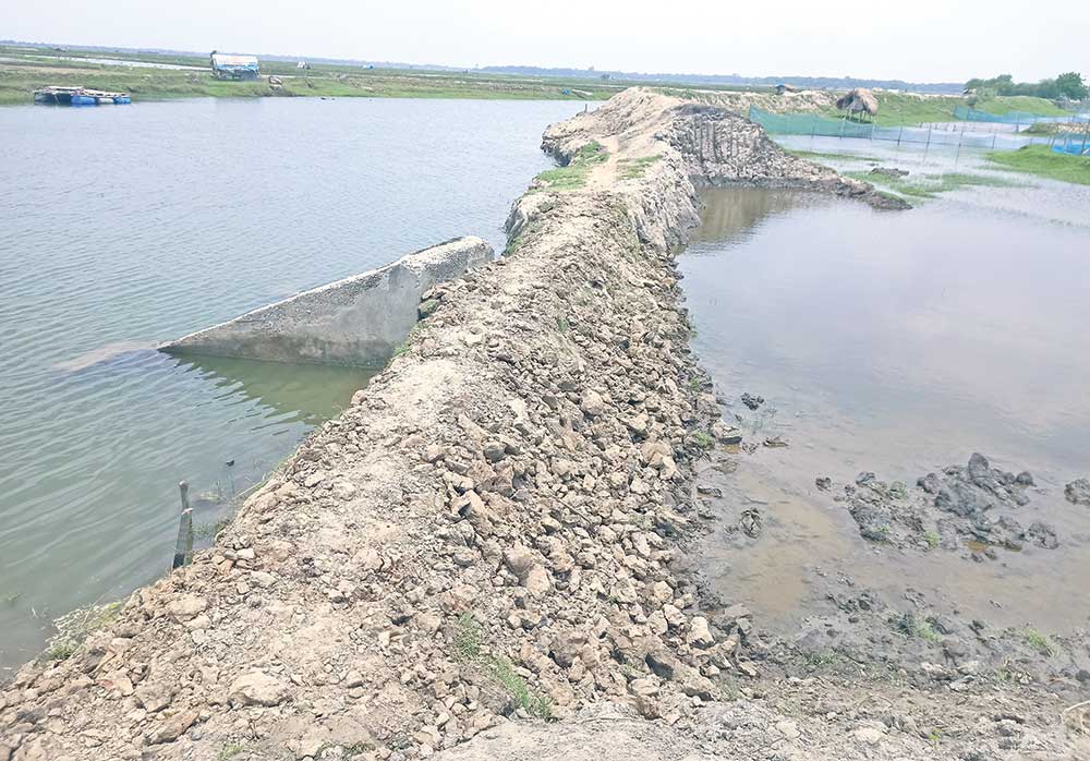 The embankment in Betna-Mariachhap River basin.	photo: observer