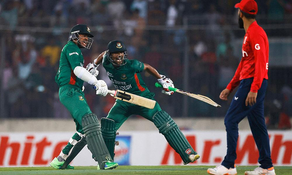 Pakistan beat Bangladesh, clinch first T20I series win since 2018