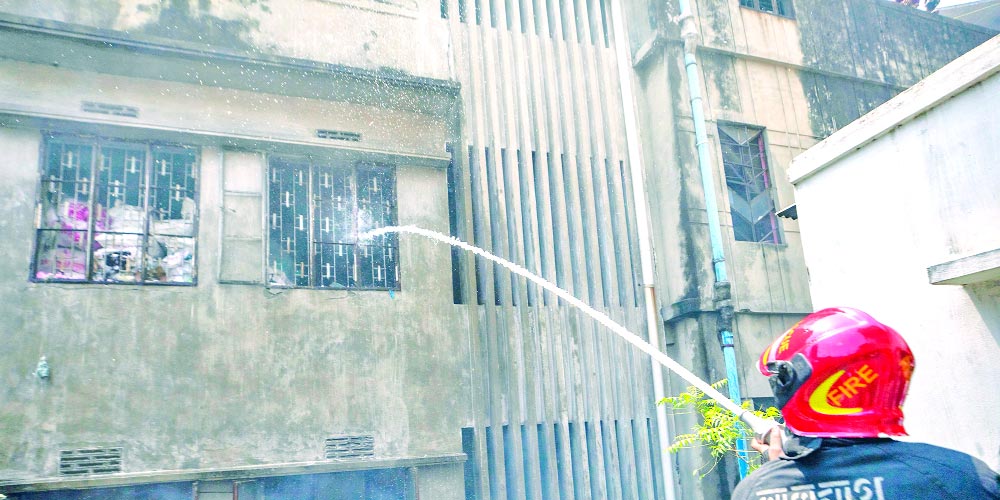 Ceramic warehouse fire in Chawk Bazar brought under control