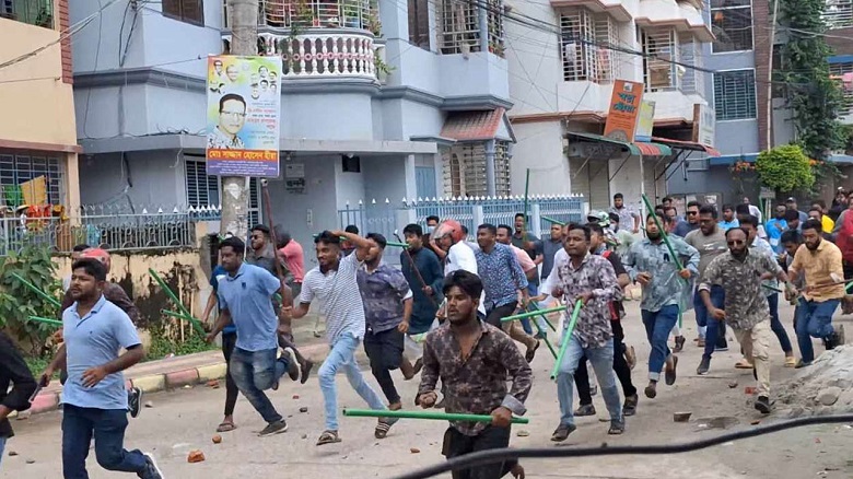 Some AL activists are chasing the protesting students. Photo: Collected