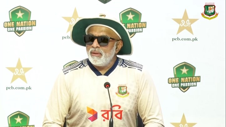 Hathurusingha briefs reporters in Rawalpindi, Pakistan on Monday. Photo: Observer