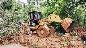 Landslide in Moulvibazar: Traffic resumes after 14 hrs