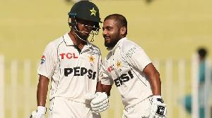 Ayub, Shakil stand firm after Bangladesh's brilliant start