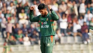 Rishad to play for Hobart Hurricanes in Big Bash
