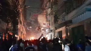 Fire breaks out at Banasree residential building  