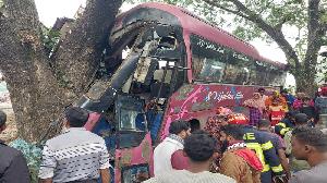 Man killed, 15 injured as bus crashes into tree in Jashore