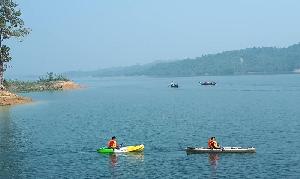 2 tourists go missing while swimming in Karnaphuli River