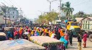 Garment workers' block Savar road for 4hr