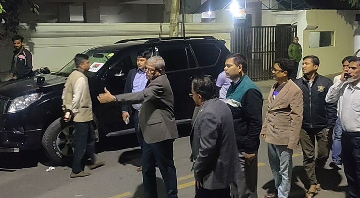 BNP Secretary General Mirza Fakhrul Islam Alamgir reached to the party Chairperson Begum Khaleda Zia's Gulshan residence 'Firoza' on Tuesday (January 7) evening to bid her goodbye.