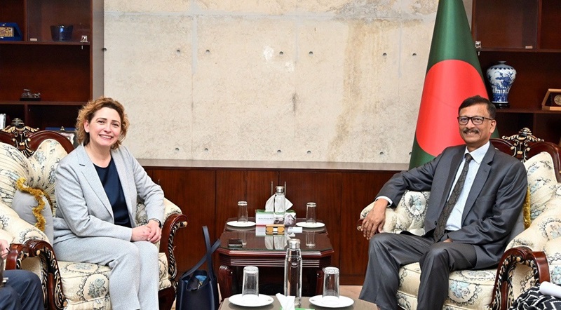 Visiting European Investment Bank (EIB) Vice-President Nicola Beer meets Foreign Adviser Md Touhid Hossain at the foreign ministry in Dhaka on Tuesday (January 7, 2025) afternoon