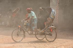 Dhaka’s weekend air marks “very unhealthy” on Friday