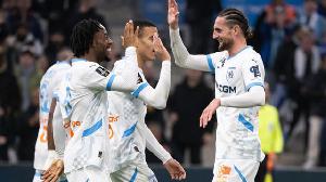 Rabiot helps Marseille keep pressure on PSG