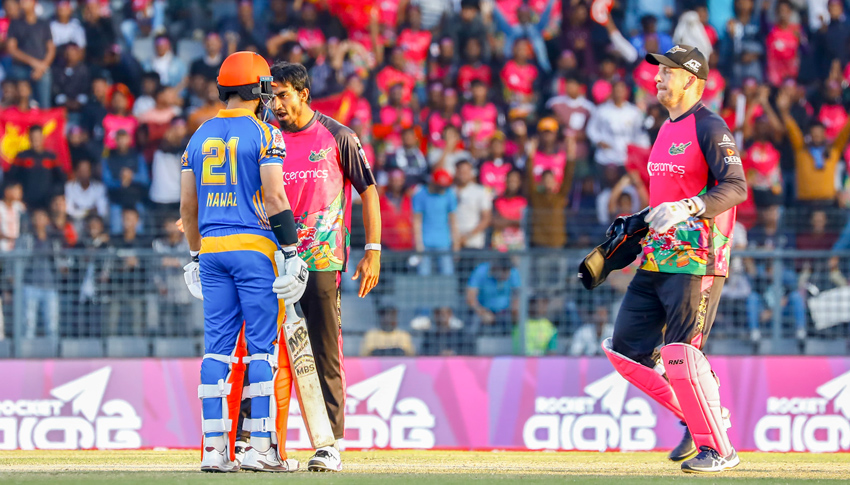 Sylhet's Tanzim Hasan and Khulna's Mohammad Nawaz exchanged heated conversation. Photo: Collected