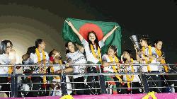SAFF Women’s Futsal champions land in Dhaka, victory parade kicks off