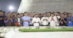 Tarique Rahman concludes election campaign by visiting parents' graves