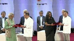 PM hands over Ekushey Padak to 9 individuals, one music band 