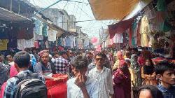 Eid clothing market heats up in Khulna; footpath shops see higher sales