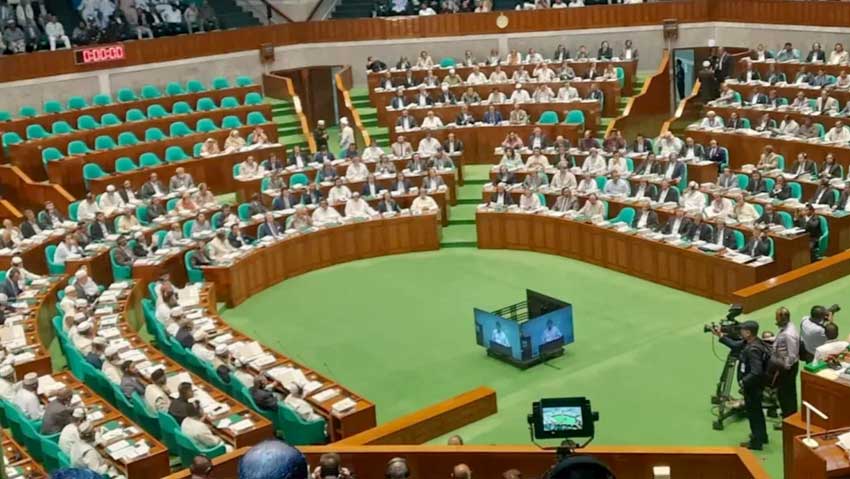সংসদে বিরোধী দলের ওয়াকআউট, ১৩৩ অধ্যাদেশ উত্থাপন ও বরিশালে সৌদি খেজুর বিতরণ