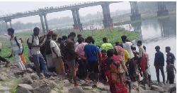 2 youths cut under train while taking selfie in Sirajganj