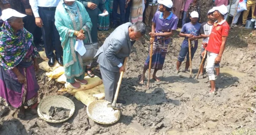 বাংলাদেশে অনলাইন শিক্ষার ভবিষ্যৎ: নতুন সম্ভাবনা ও চ্যালেঞ্জ