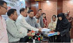 PM provides financial assistance to July uprising victim Shaheed Jamal’s family