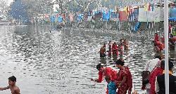 Thousands gather at Sindurmoti pond for Ram Navami festival in Kurigram