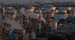 Oil plunges after both sides agree to truce