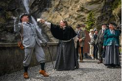 Sherlock Holmes fans recreate fateful duel at Swiss falls