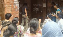 Students lock JU proctor's office 
