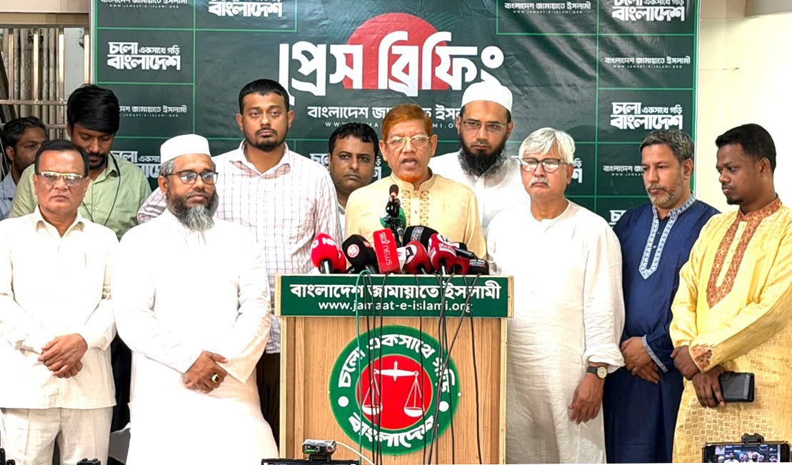 Bangladesh Jamaat-e-Islami Assistant Secretary General Hamidur Rahman Azad is seen speaking at a press conference held at the party’s central office in Dhaka’s Moghbazar on Monday. Photo: Observer