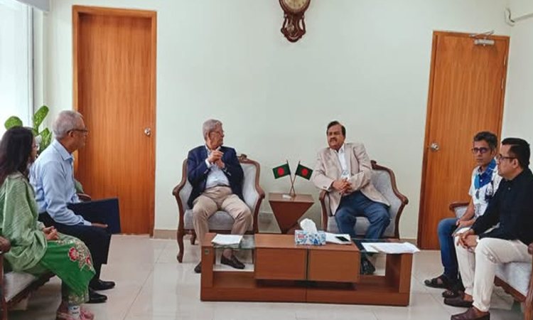 A delegation from the Sitakunda Shrine Committee met with LGRD and Cooperatives Minister Mirza Fakhrul Islam Alamgir at his office in the Secretariat on Wednesday. Photo: PID