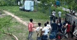 Palli Bidyut employee confined, assaulted by angry residents over power outages in Chandpur