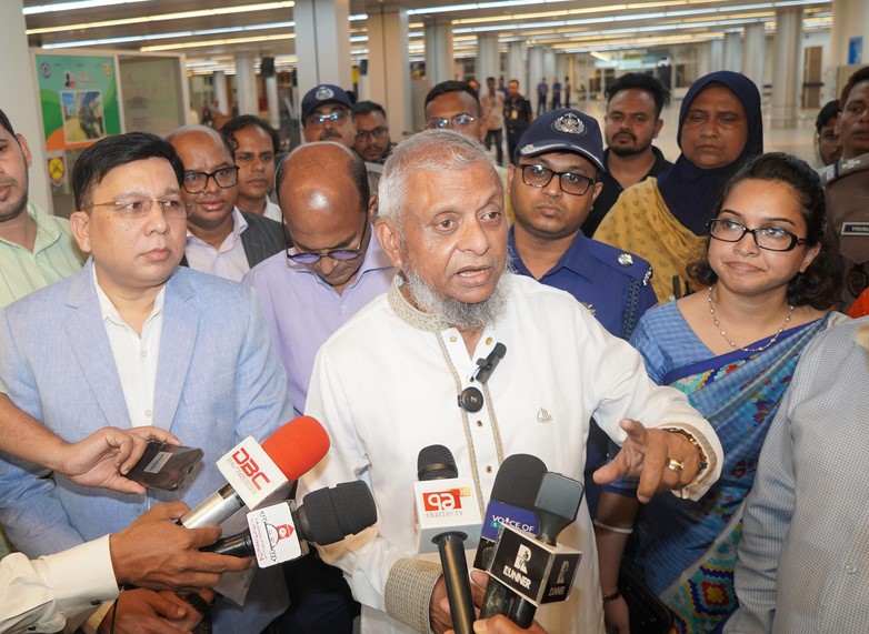 Expatriates’ Welfare and Overseas Employment Minister Ariful Haque Choudhury spoke to journalists at Sylhet Osmani International Airport on Wednesday. Photo: PID