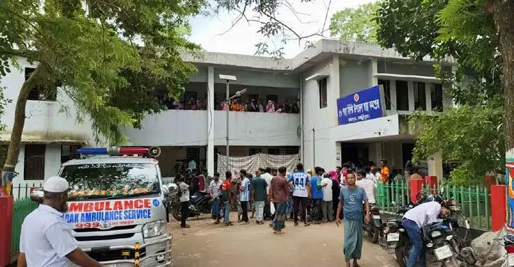 A view of the Raipur 50-bed Upazila Health Complex after the bodies of a woman and her two daughters were brought there on Thursday. Photo: Collected