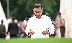 PM visits parents’ graves after returning from Malaysia, China tour
