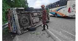 Four injured as ambulance overturns on Dhaka-Mawa expressway