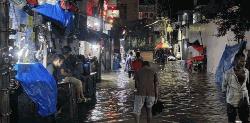Heavy midnight rain raises fears of waterlogging in Dhaka