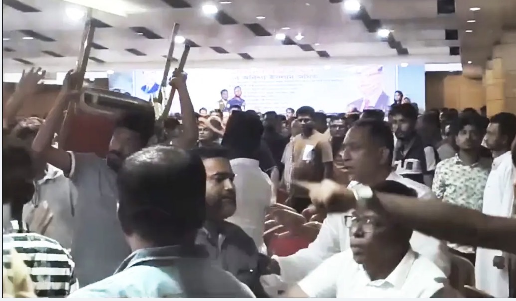 Two Chhatra Dal groups clash at meeting in Kushtia