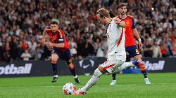 Spain overcomes deficit to beat England