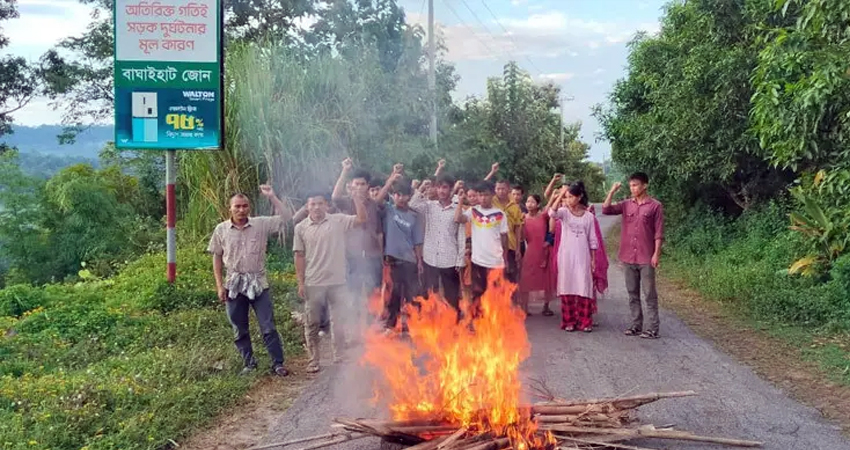 Half-day blockade in Rangamati, Khagrachhari on Oct 24