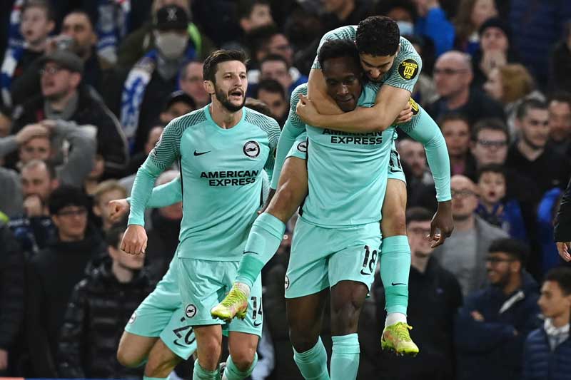 Brighton's English striker Danny Welbeck (C) celebrates with teammates after he scores his team's opening goal during the English Premier League football match between Chelsea and Brighton and Hove Albion at Stamford Bridge in London on December 29, 2021. 	photo: AFP 