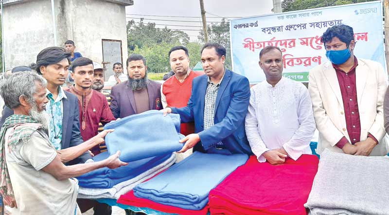 Blankets were distributed among 500 cold-hit poor people