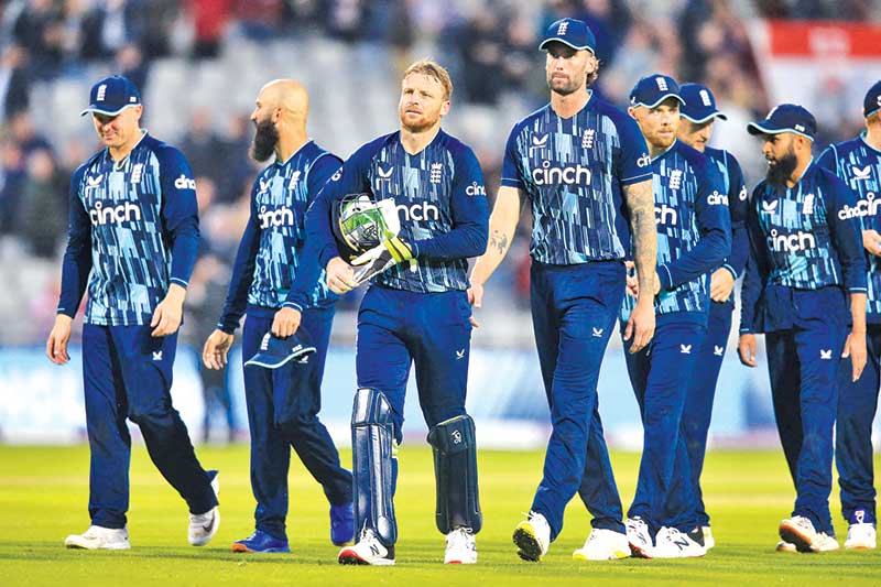 England's players walk off the pitch after winning the second one-day international (ODI) cricket match against South Africa at Old Trafford in Manchester on July 22, 2022. photo: AFP
